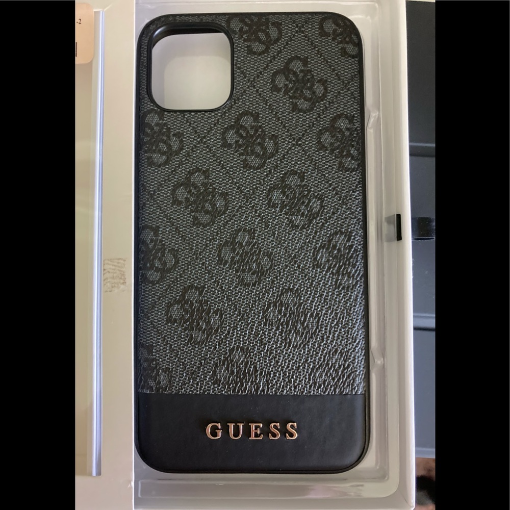 iPhone 11 Pro Max Guess black gold case